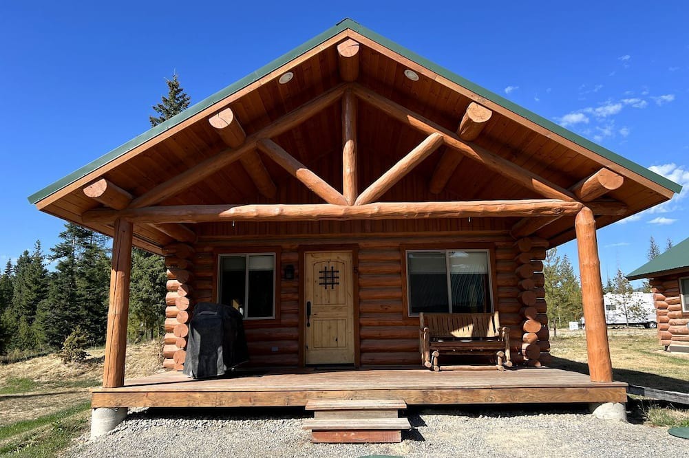 Bonners Ferry Cabin | Cozy 1-Bedroom Log Cabin with Full Kitchen & Wi-Fi | Bonners Ferry, Idaho Retreat