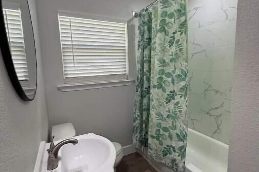 Pasadena House | Home near Refineries