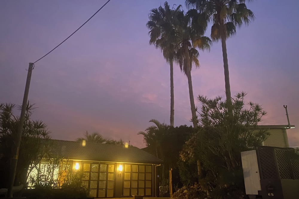 Wollongong CBD Apartment | Spacious studio in Wollongong Medical District; 15 minute walk to train station