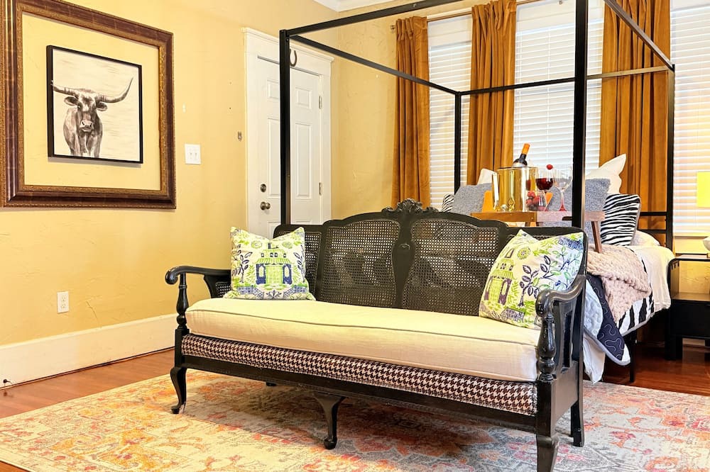 Original Town North House | Stylish Abilene Home - Berry Suites