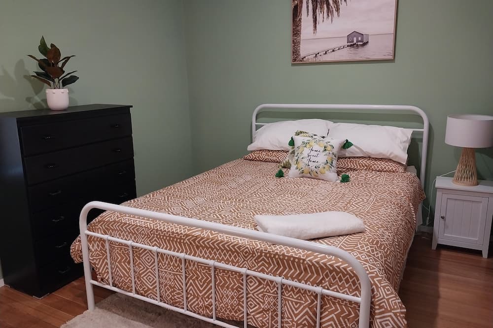 Corio House | Pet-Friendly Corio Escape: Spirit of Tasmania, Beach & Airport Access Close by