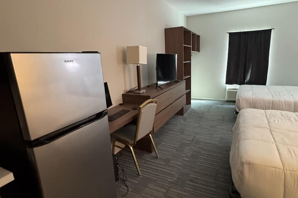 Sulphur Hotel | Double Queen Bedroom with Kitchen