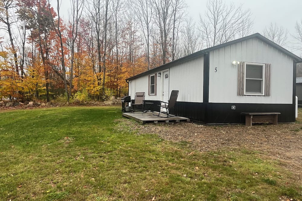 Lawrenceville Cabin | Cozy 1-bedroom cabin in charming Brushton NY