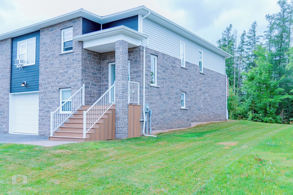 East Hants House | Starz@Night - 13 Minutes Drive to Halifax Airport
