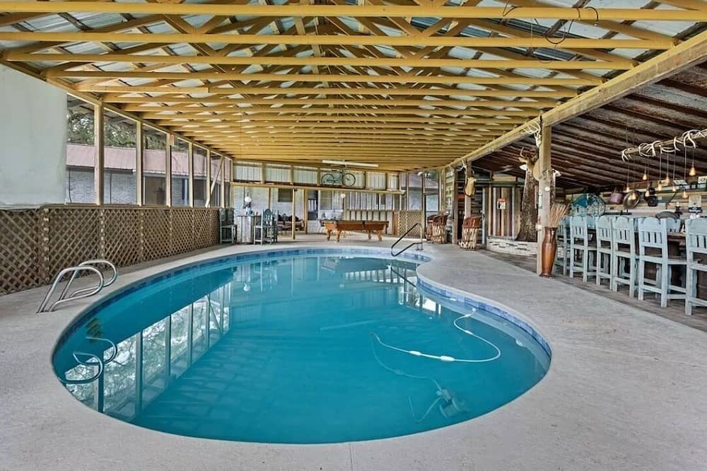 Valdosta House | Welcome To the Ranch at White Water- Charming home on 5 acres with event patio.