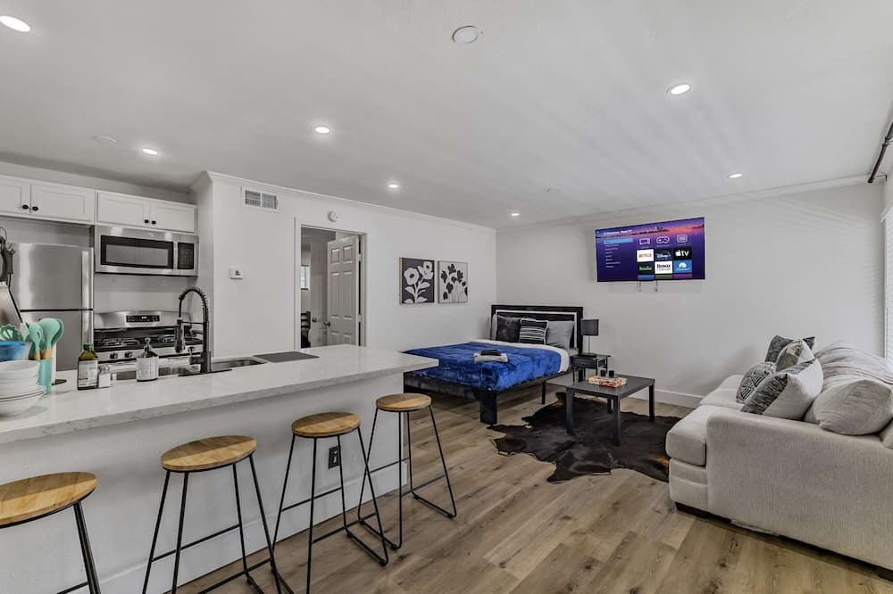 Hyde Park Apartment | 1BD Luxe Stay, Comfy Beds, Near downtown