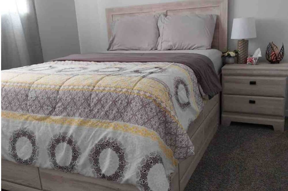 Southeast Calgary House | Adorable 2 bedroom basement with private parking