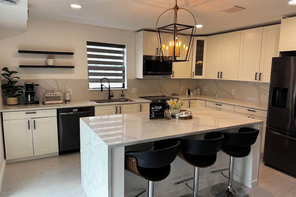 Powderhorn House | Modern house in heart of Minneapolis, All the amenities, No Clean Fee