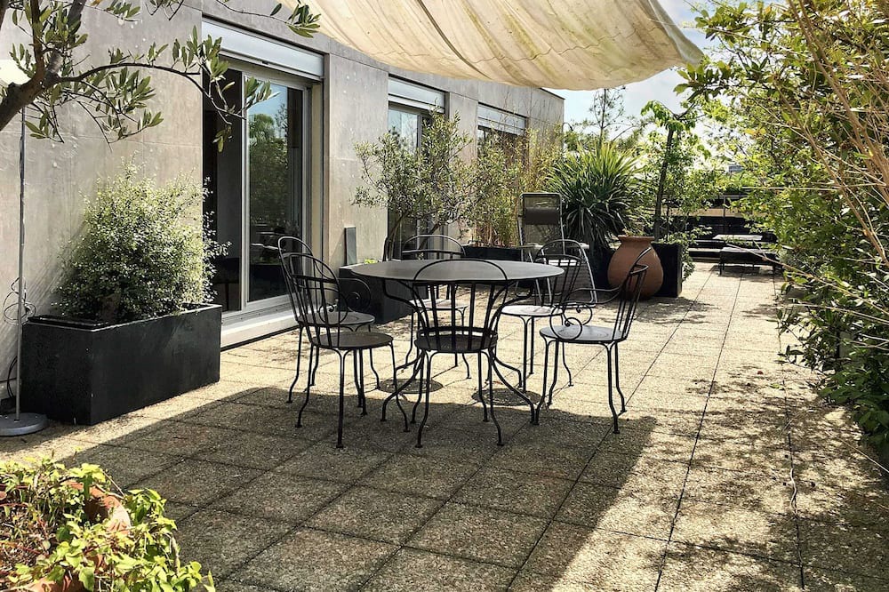 Quartier de la Roquette Apartment | Homerez - Paris Apartment with Terrace