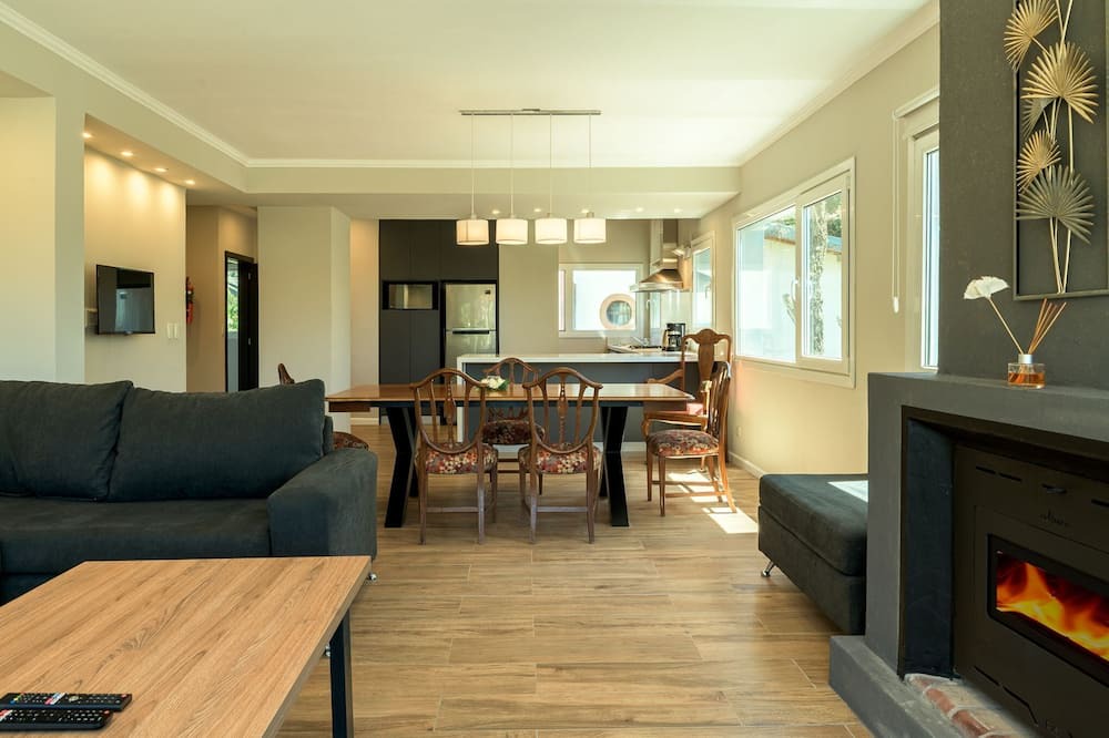 Belgrano House | Pioneros House. Moderno. Stainless Steel. Nuevo.