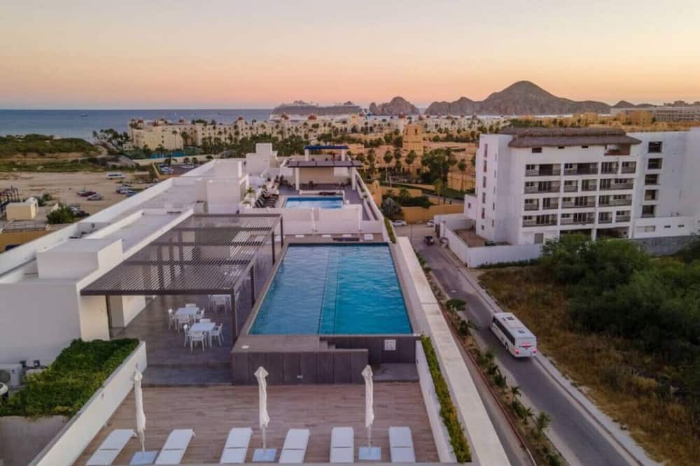 El Tezal Apartment | 2BR Gem: City & Beach
