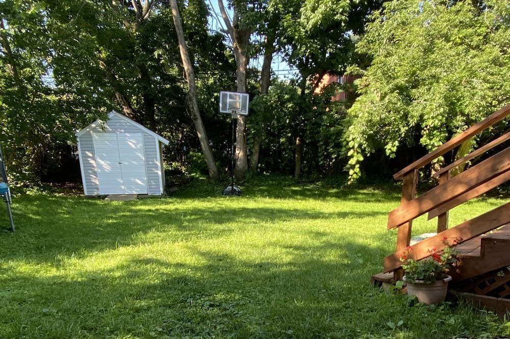 Pierrefonds-Roxboro Apartment | Cosy Apartment house