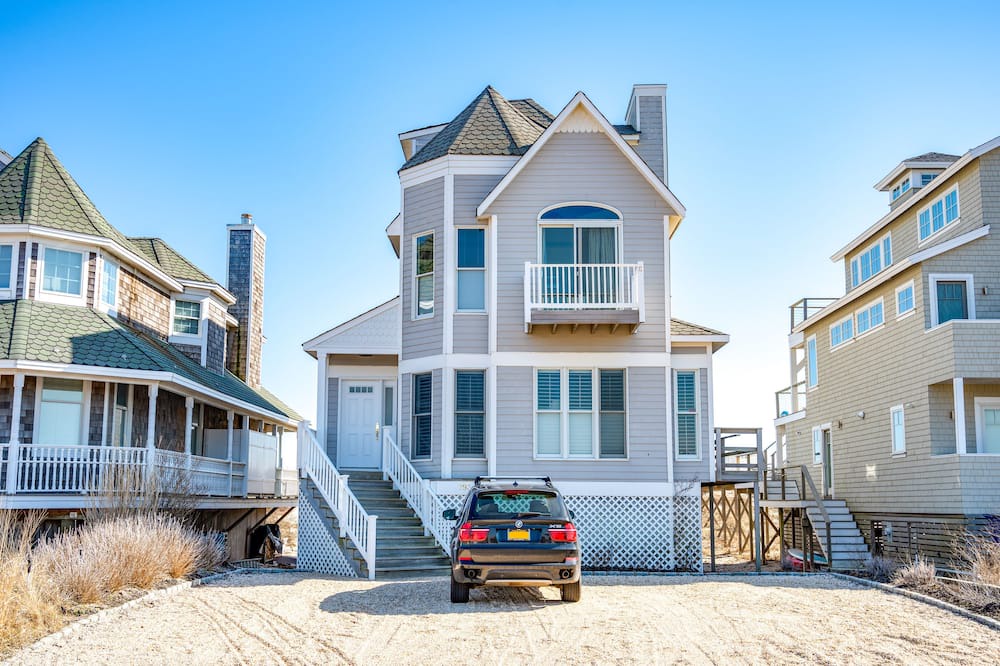 West Hampton Dunes House | Dune Rd Oceanfront 4BR West Hampton Dunes