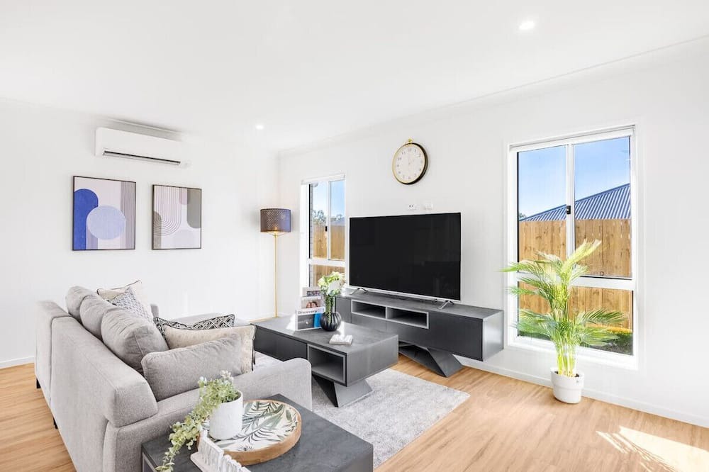 Greenbank House | Convenient Brandnew 4 Beds House, 5 mins to mall