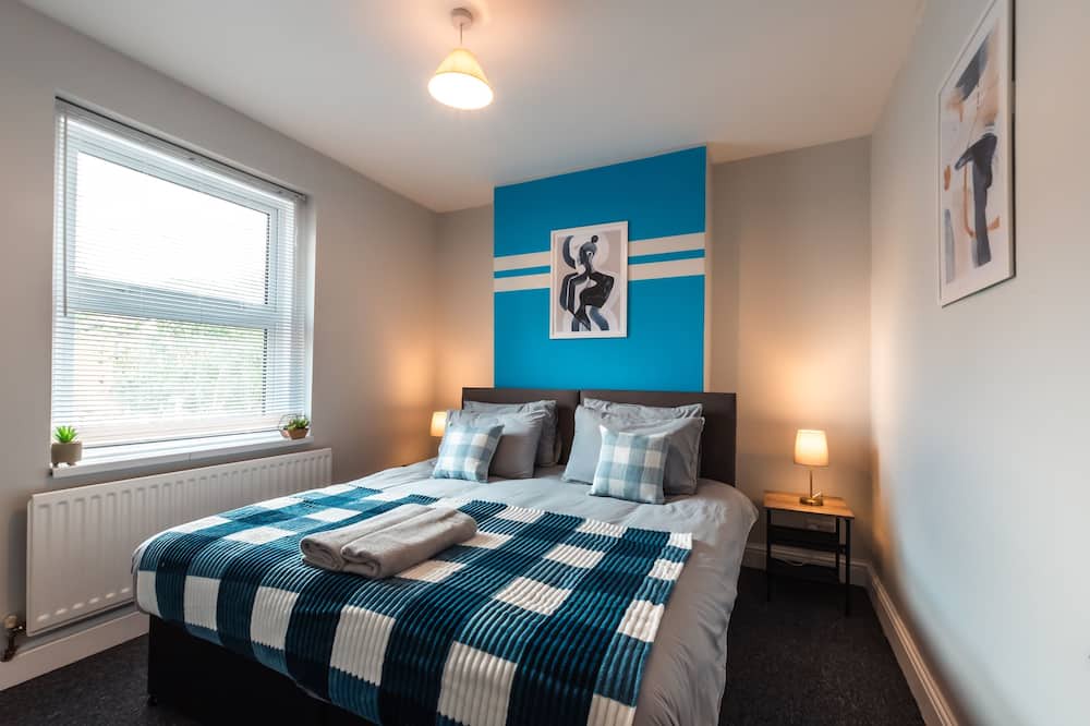 Southampton House | Monthly Savings - 4 Beds - Sleeps 8 - Free Parking