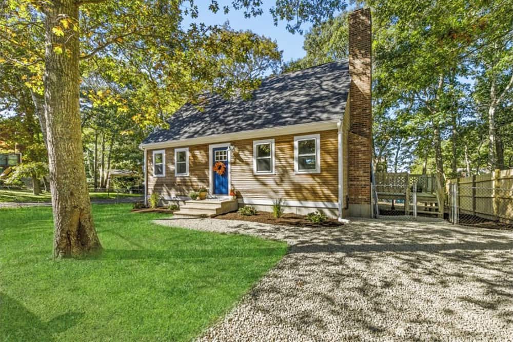 Plymouth House | Marvelous 4-bed 2-bath house in Plymouth, walking distance to the beach.