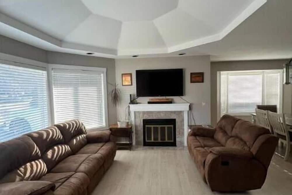 Okanagan-Similkameen Apartment | Fully accessible 3 bed 2 bath entire suite!