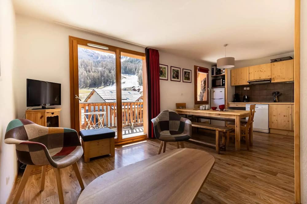 Les Orres Apartment | Les Chalets De Bois Méan - A - Beautiful mountain apartment in the Orres 1800