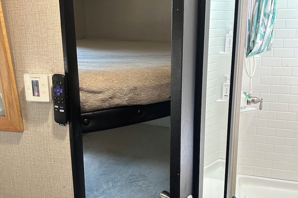 La Hacienda Estates Resort | Cozy Camper near lake Travis & Colorado River