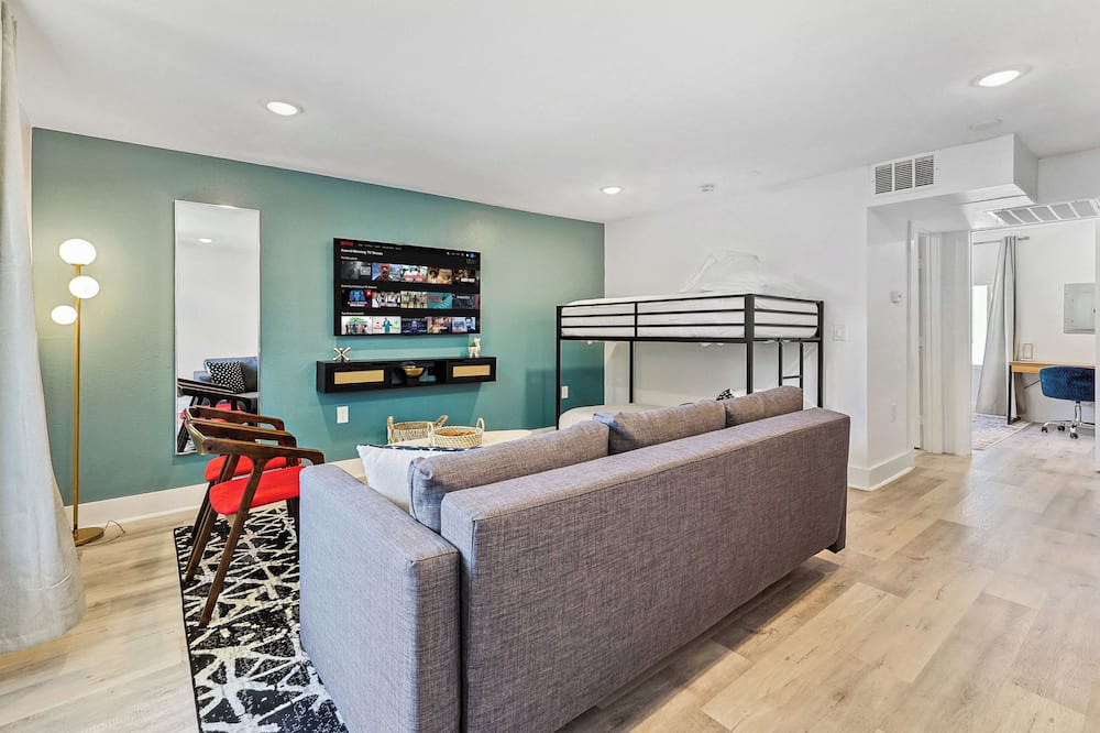Old East Dallas Apartment | 1st floor apartment near Downtown Dallas with free parking.