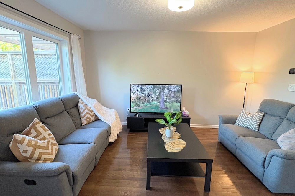 Breslau House | Luxury Breslau Retreat |Fenced yard |Steps to Park |Near Airport