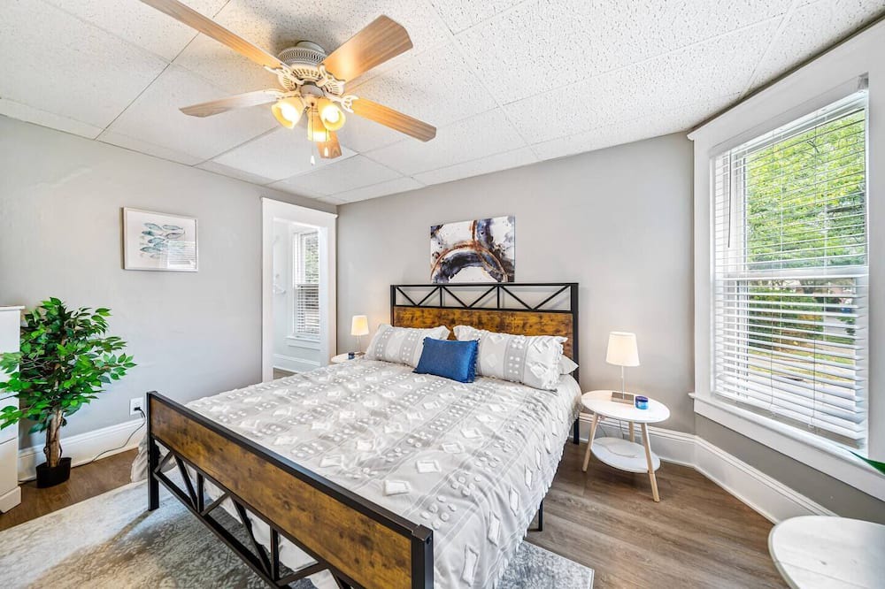 Lakewood House | Beautifully updated Entire Duplex! Sleeps 10!