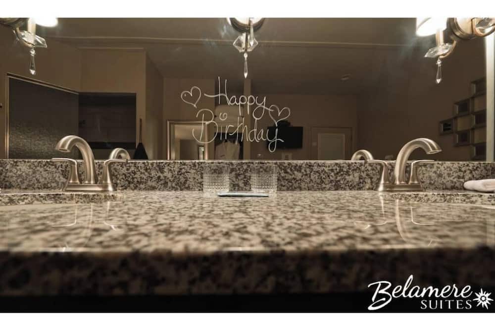 Cumming Apartment | Belamere Suites - The Grand Royal Swimming Pool Suite In Georgia