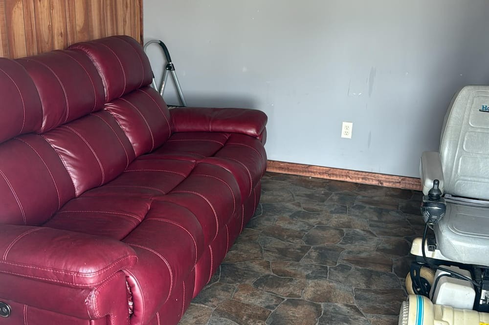 Graceville Apartment | Cozy studio in enjoyable Graceville with WiFi, AC
