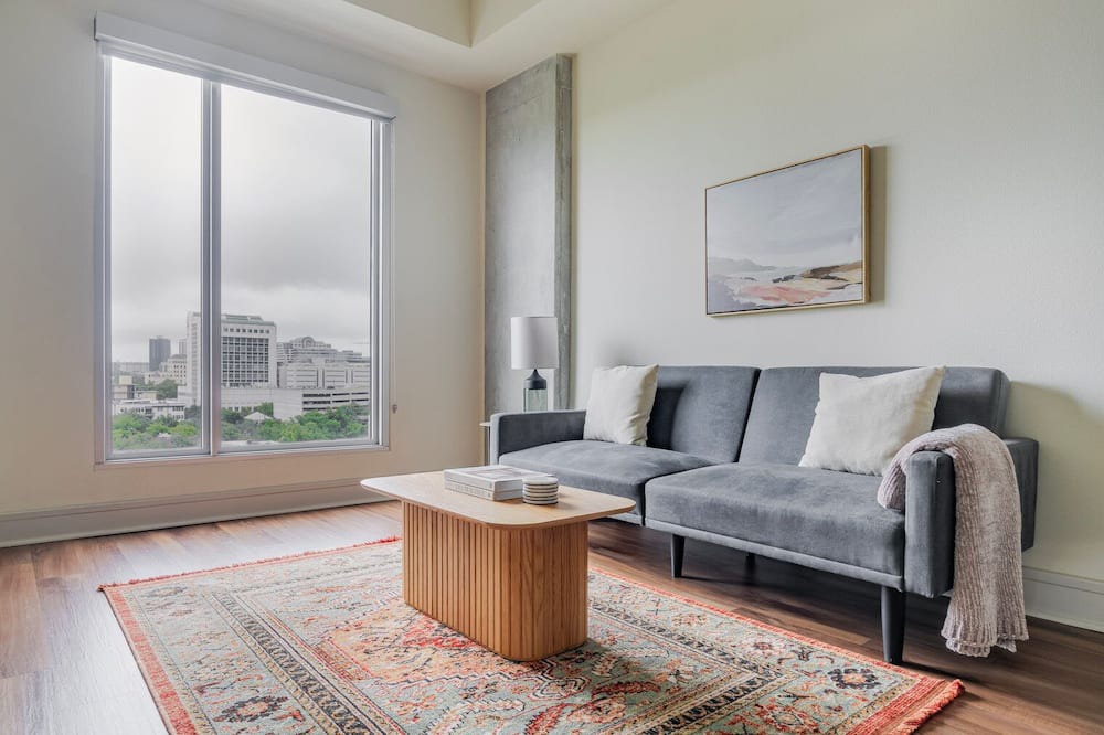 West End Apartment | Blueground | Downtown Austin, pool, nr Congress