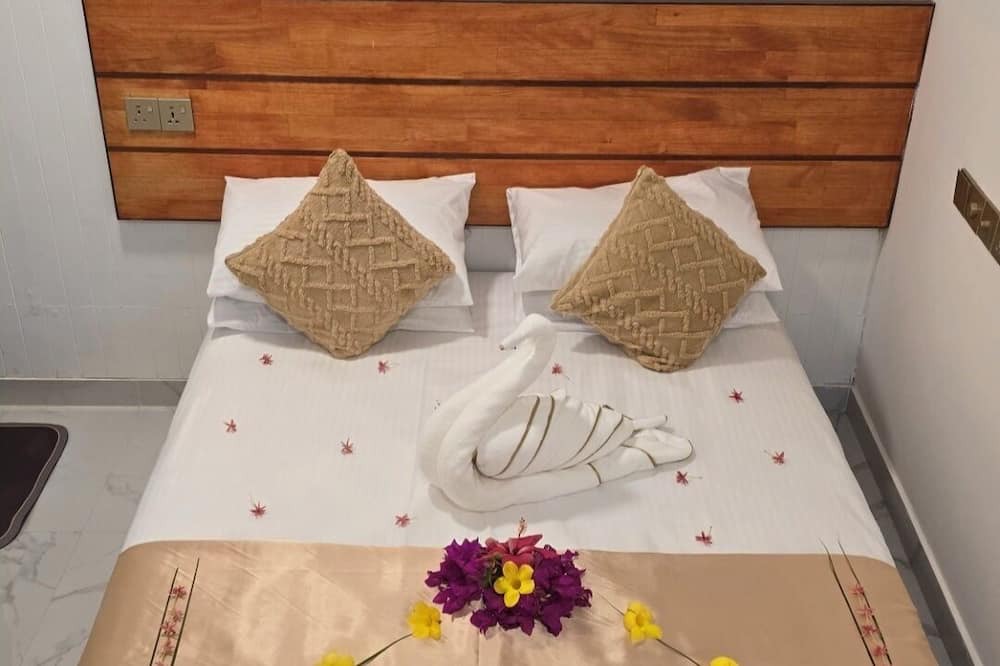 Felidhoo Bed & Breakfast | Charming 2-bedroom bed & breakfast in lovely Felidhoo with AC