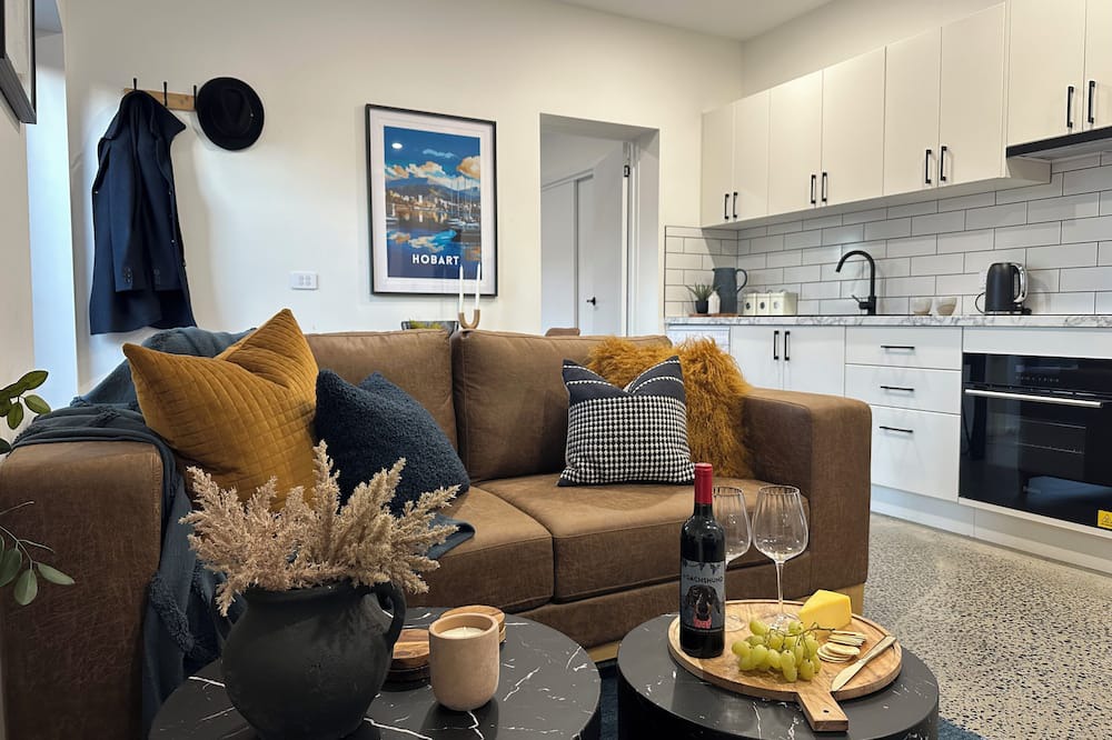 South Hobart Apartment | Modern SoHo Pad