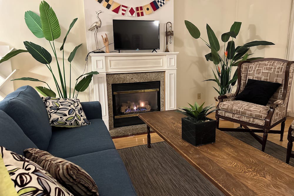 The Beaches House | Be at the Beach! Big and Beautiful 2Bedroom Rental