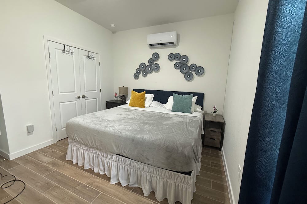 Homestead Apartment | Cozy Apartment/Efficiency in tranquil Homestead with AC, WiFi, private entrance