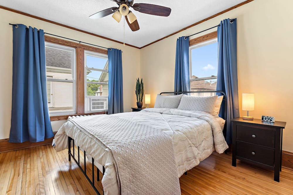 Lyn-Lake House | Uptown Classic 5BR Comfort Near Lake Path