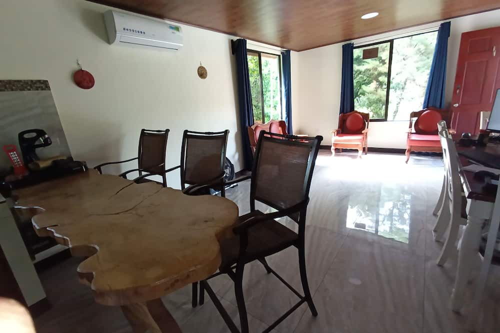Penjamo House | Quinta Rincon Silvestre w/AC, WiFi & pool in lovely Peñas Blancas near V. Arenal