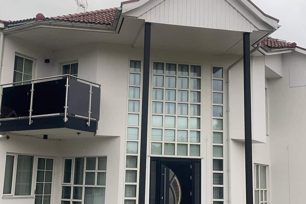 Flemingsberg Villa | Large villa in Huddinge