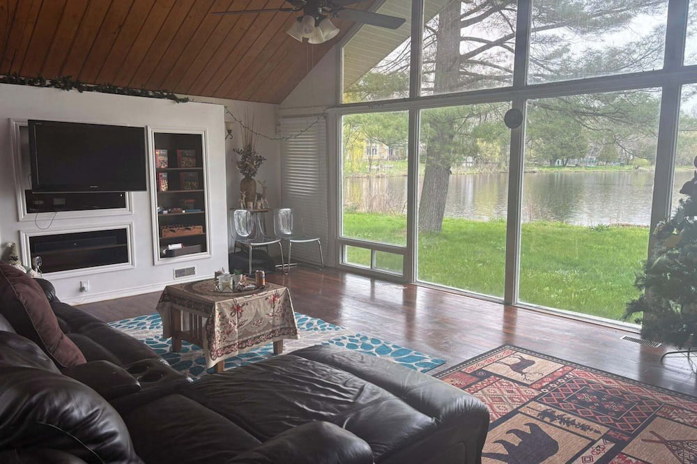 Hinchinbrooke Ski Chalet | 4-season chalet middle of nature on the edge of private lake with panorama view