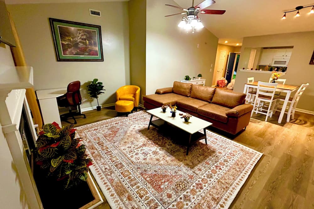 Greenville House | Stylish 2BR Townhome, Pet-Friendly, Parking, Near ECU!