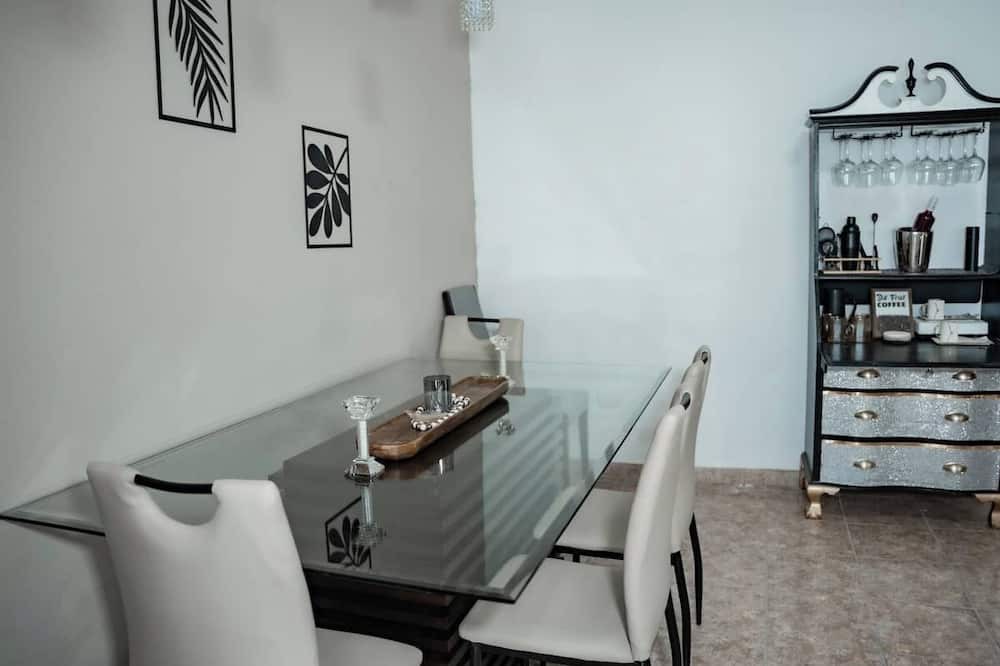 Catano Apartment | Lovely 4-BR/3BA w. 2 King Beds in Fun Catano w. AC, WiFi, Ferry to Old San Juan