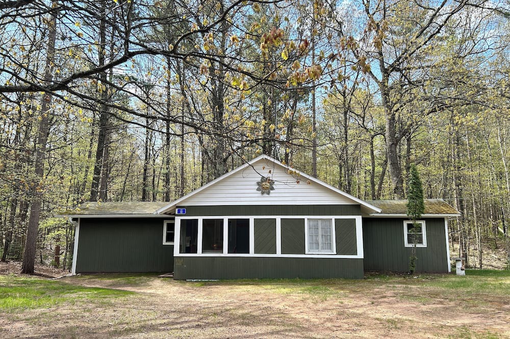 Hazelhurst Cabin | Creekside Oasis ~ Terrific 3-bedroom Cabin in Hazelhurst, Wisconsin