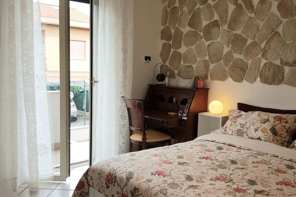 Zona XXXIII Acilia Sud Apartment | Apartment in Villino