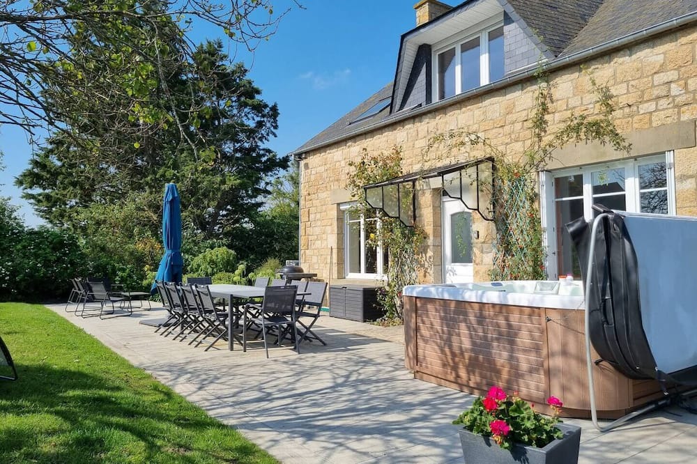 Huisnes-sur-Mer Cottage | Au Mont Chez Vous #Jacuzzi and Mont-St-Michel View#