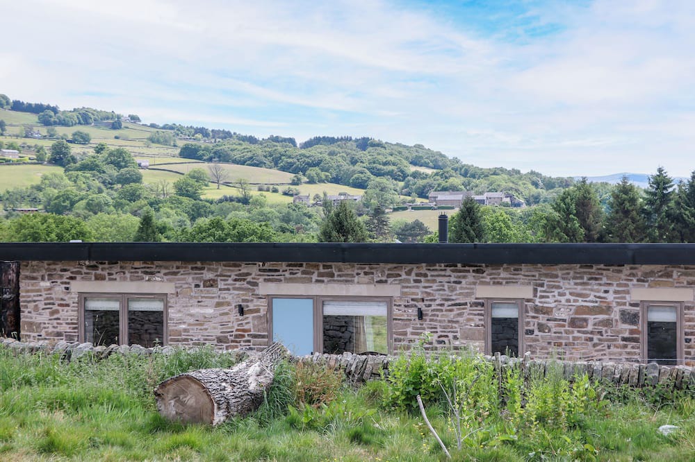 Stockport Cottage | THE STABLES - VINEYARD STAY, pet friendly in Marple Bridge