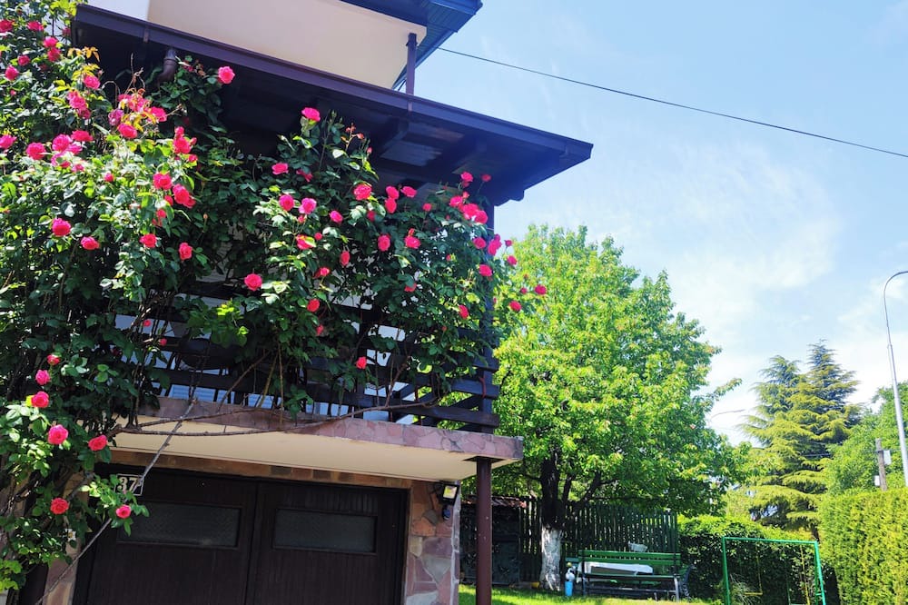 Skopje House | ZNK Family House: children-friendly cozy place with a yard in delightful Skopje
