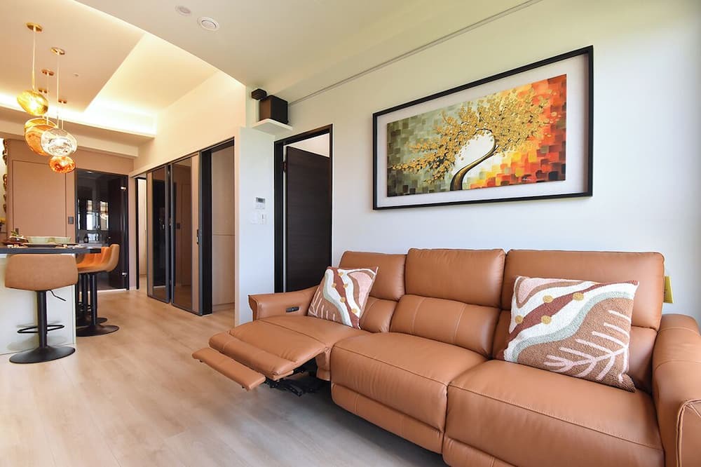 Tamsui Apartment | Spacious 3-bedroom apartment with WiFi, fitness room in New Taipei City
