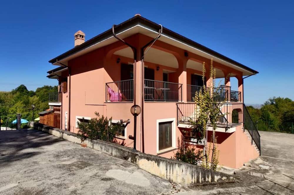 Abbateggio House | Homerez - Charming House in Abbateggio with Private Pool