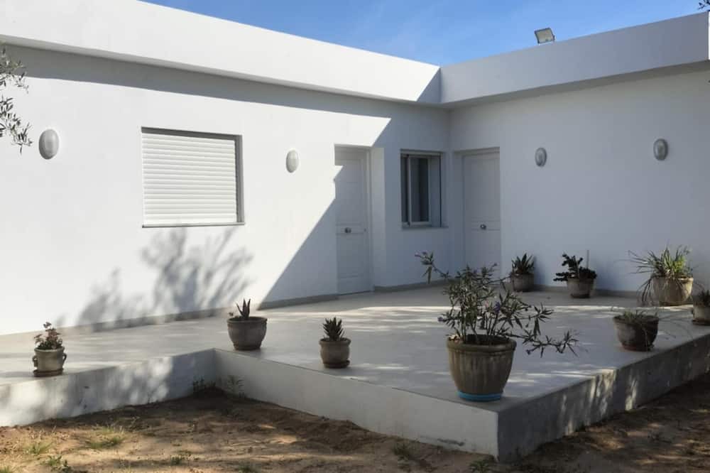 Sakiet Ezzit House | Quiet house with garden Pets welcome