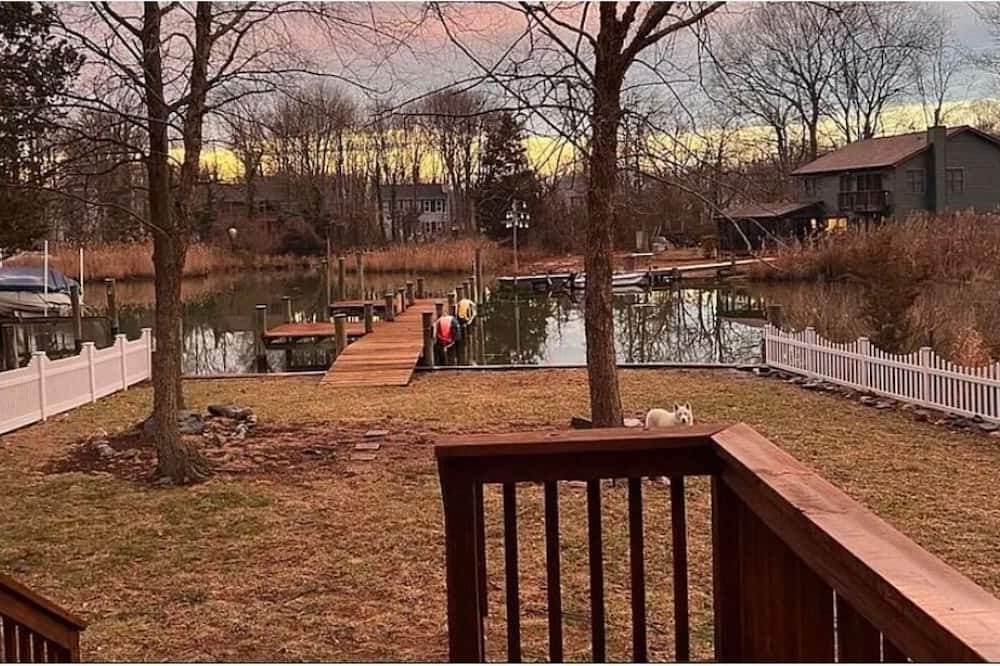 Shady Side House | Pet-Friendly 3-Bedroom Home with Private Pier – Perfect Waterfront Retreat!