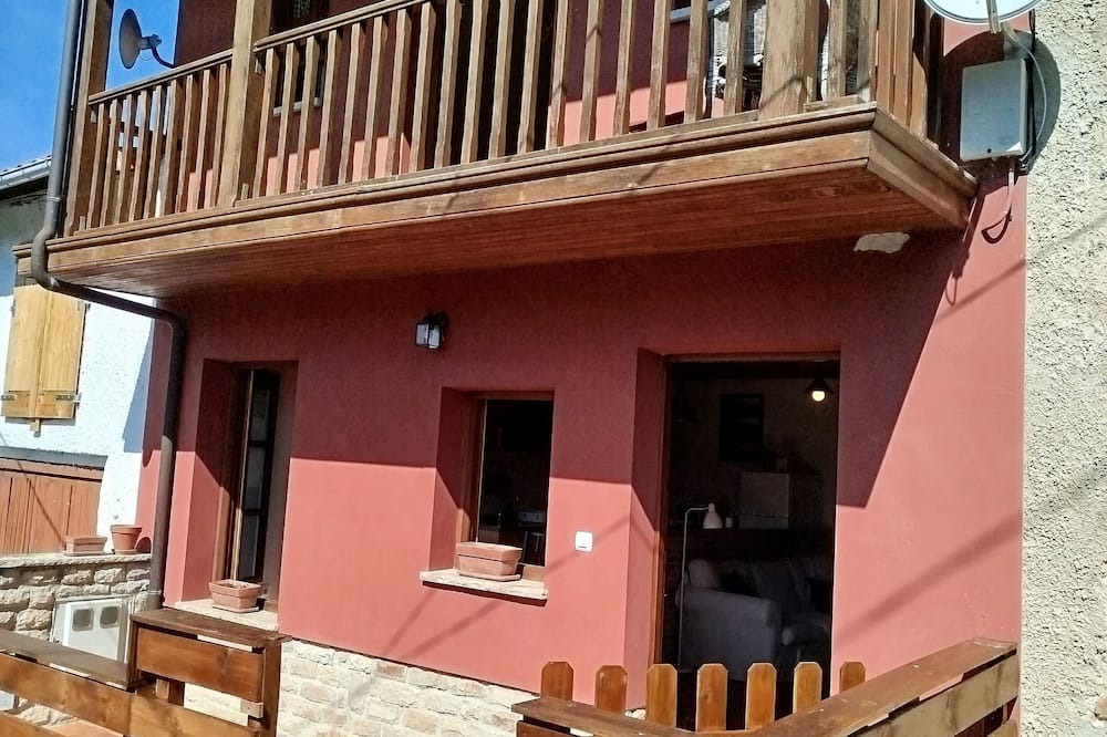 Carabano Cottage | Charming rural house in NIAO