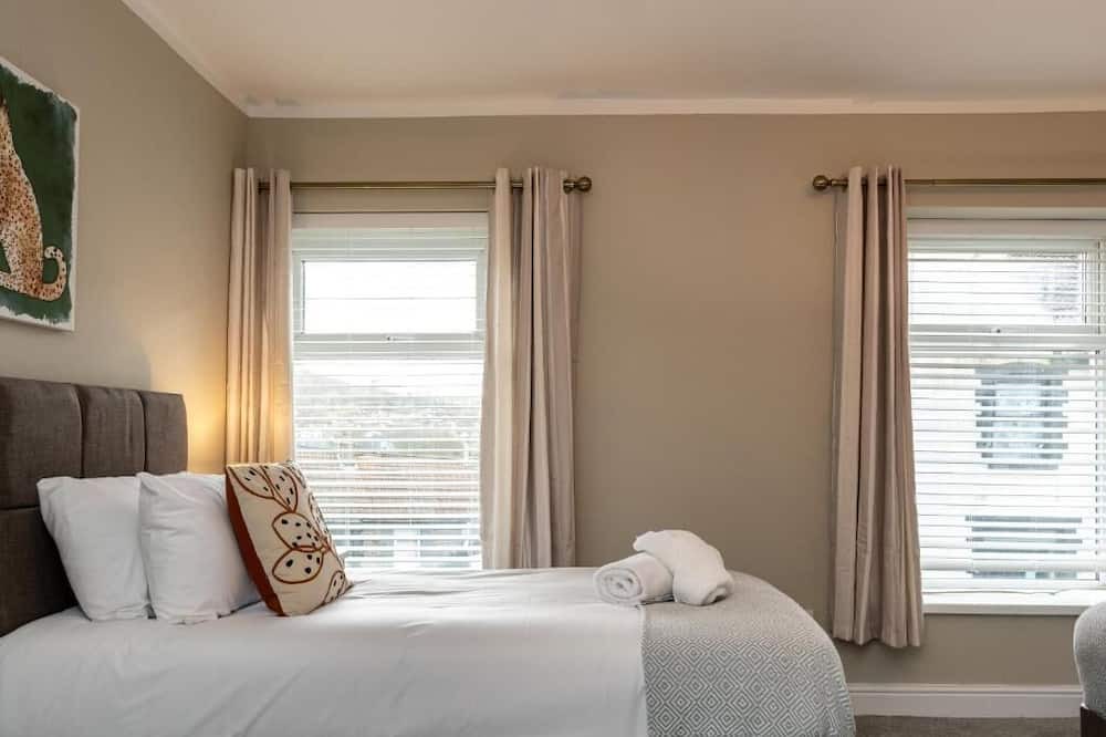 Abercynon House | 4 Bedrooms Sizeable for Contractors /Families